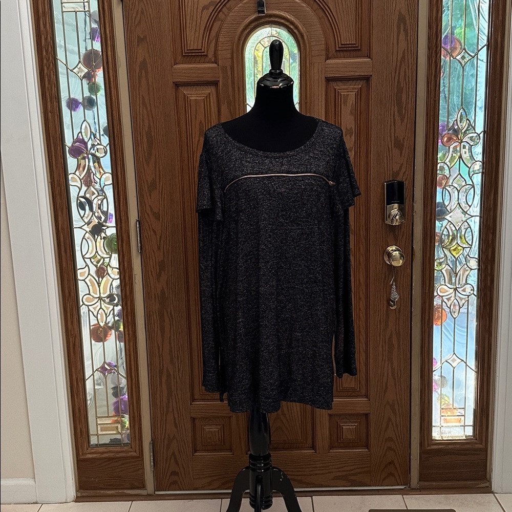 033 LIVI Black Long Sleeve Activewear Top
